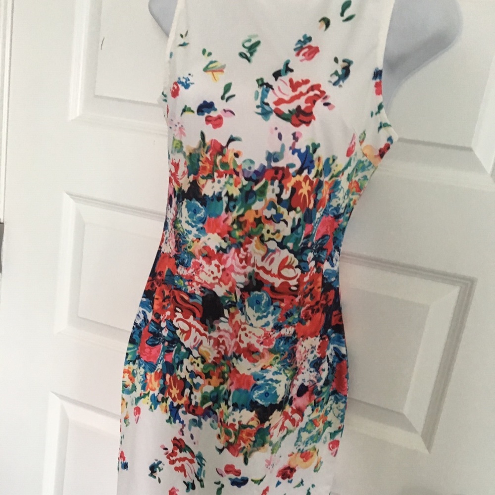 Adorable Flowered Sheath Dress